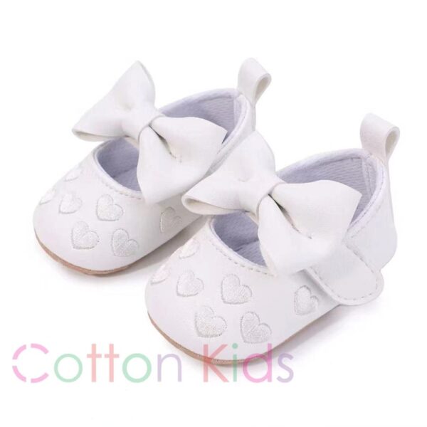 Bow type white elegent shoes