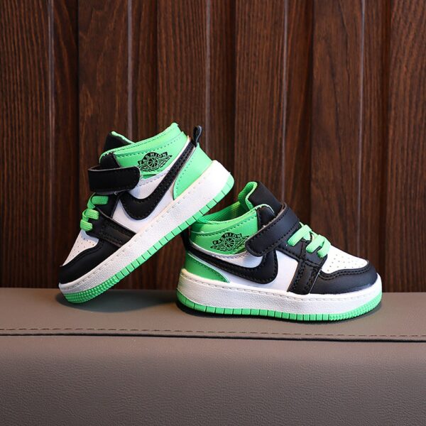 jordan sneaskers (green)